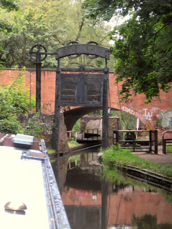 Interesting guillotine lock at the end of the Stratford Canal at Kings Norton Junction