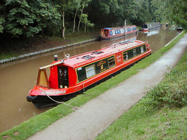 Summer Breeze moored near Bridge Inn, Audlem