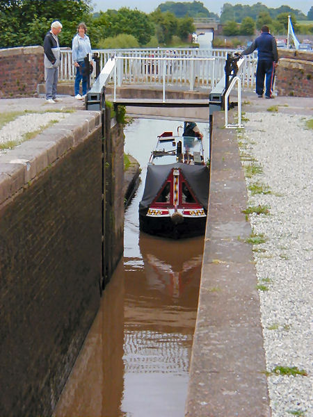 Checking out Cholmondeston Lock near Venetian Marina