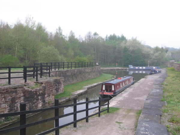 Narrowboat moored at the end of Bugsworth Basin