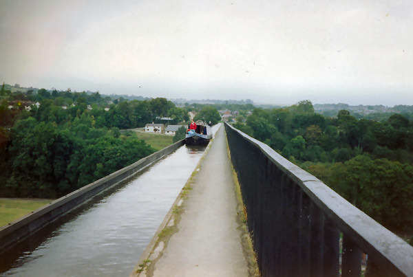 Back over Pontcysyllte Aqueduct